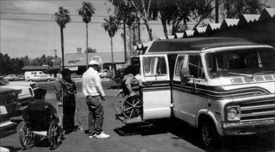 © Photo of a lift-equipped van in Mexicali, Mexico