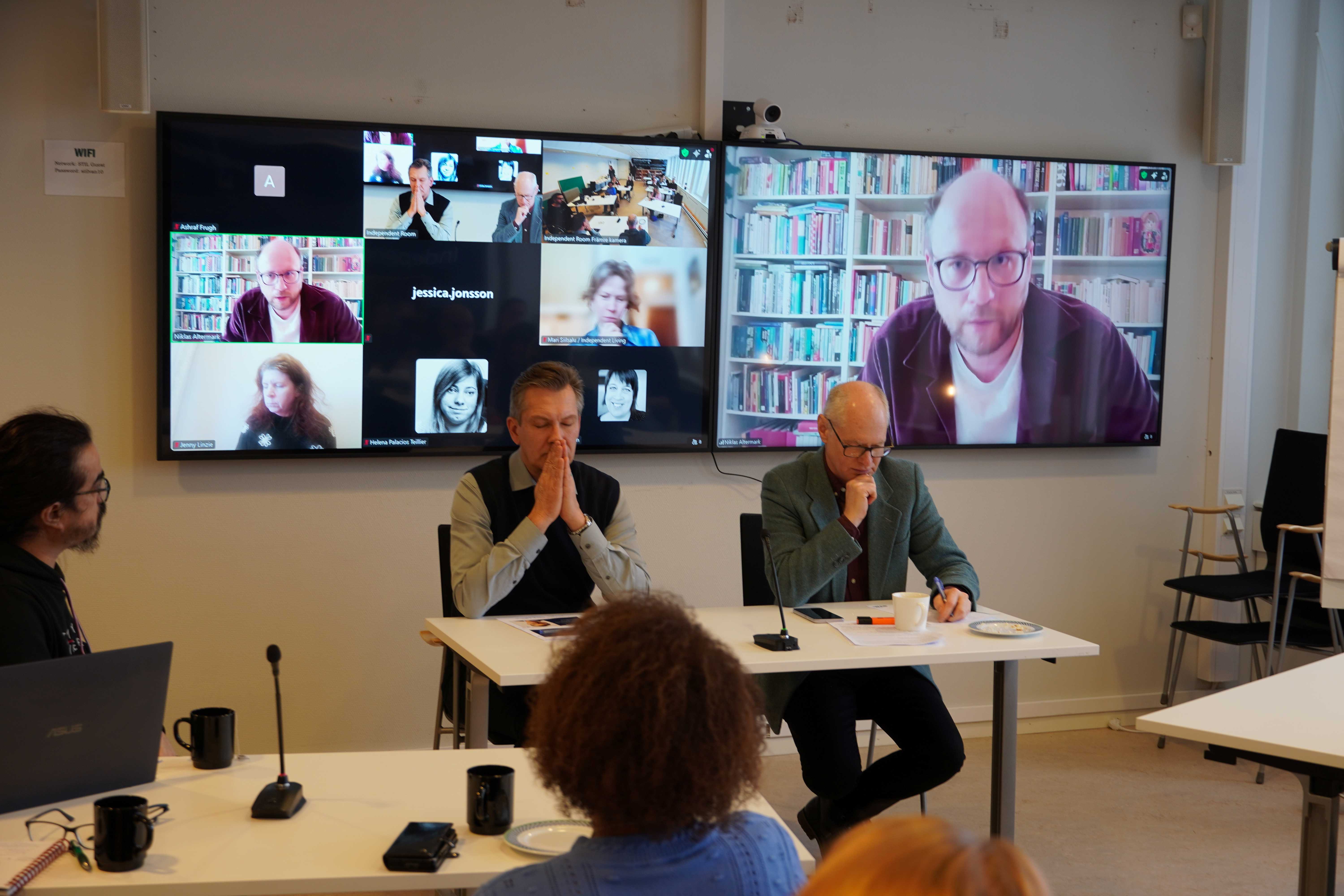 Speakers and listeners in the room and online