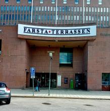 Farstaterrassens ingång Storforsplan 36