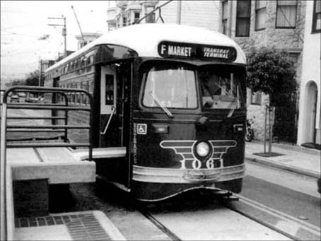 © Photo illustrating access to a rail line in San Francisco