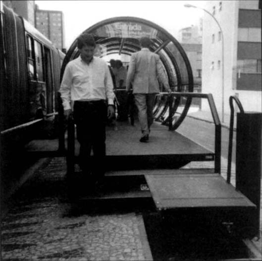 © Photo of persons with disabilities entering Curitiba’s bus tube waiting areas along with other passengers